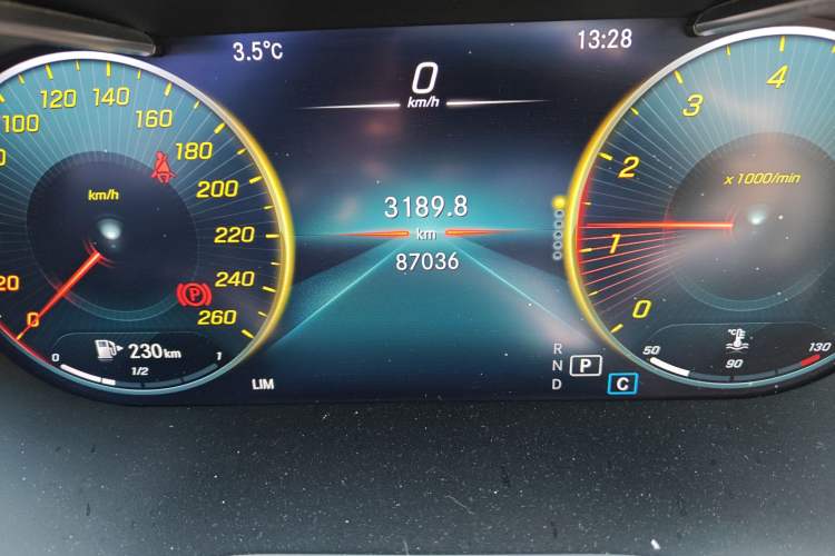 Used Mercedes-Benz C-Class 2020 C 200 L Dynamic Sport Edition Odometer Close Up