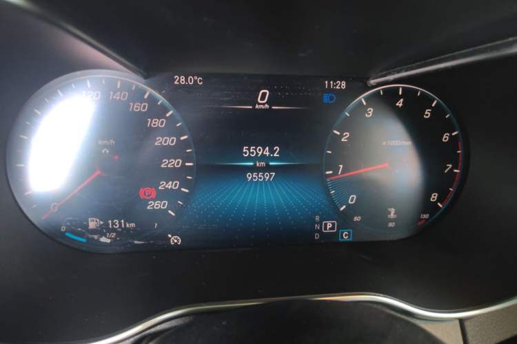 Used Mercedes-Benz C-Class 2020 C 200 L Fashion Edition Sport Version Odometer Close Up