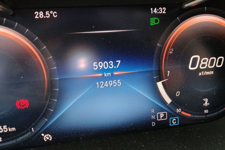 Used Mercedes-Benz C-Class 2020 C 200 L Fashion Edition Sport Version Odometer Close Up