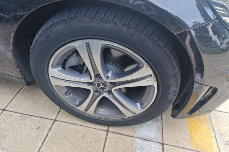 Used Mercedes-Benz C-Class 2020 Restyled C 260 L Sport Edition Right Front Wheel Hub