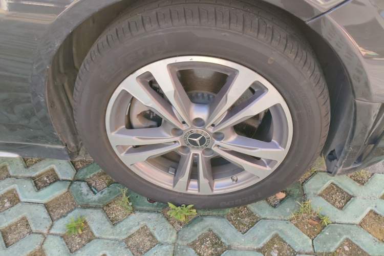 Used Mercedes-Benz C-Class 2020 Restyled C 200 L Dynamic Sports Edition Right Front Wheel Hub