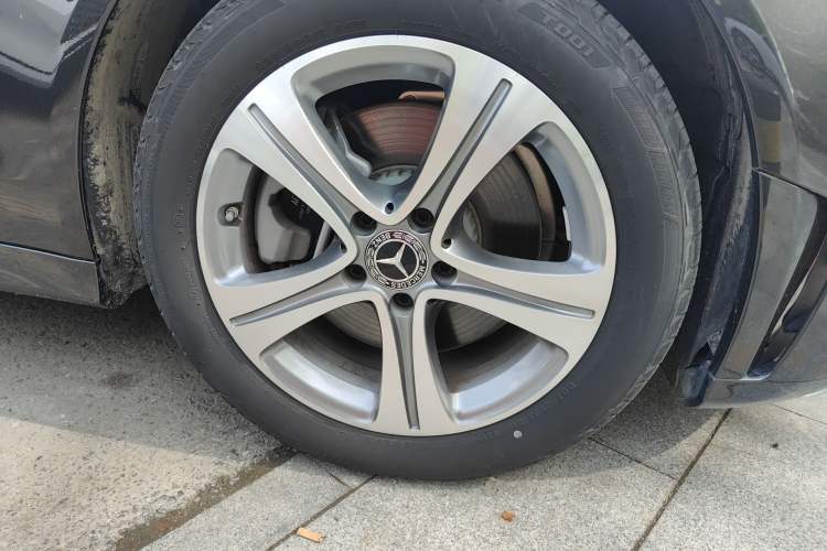 Used Mercedes-Benz C-Class 2020 C 260 L Sport Edition Right Front Wheel Hub