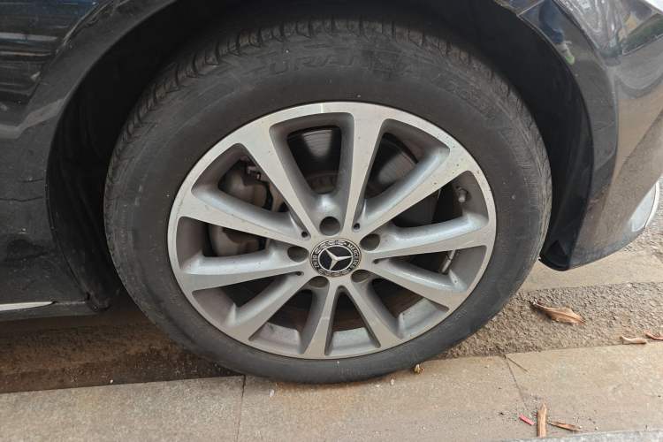 Used Mercedes-Benz C-Class 2020 C 260 L Right Front Wheel Hub