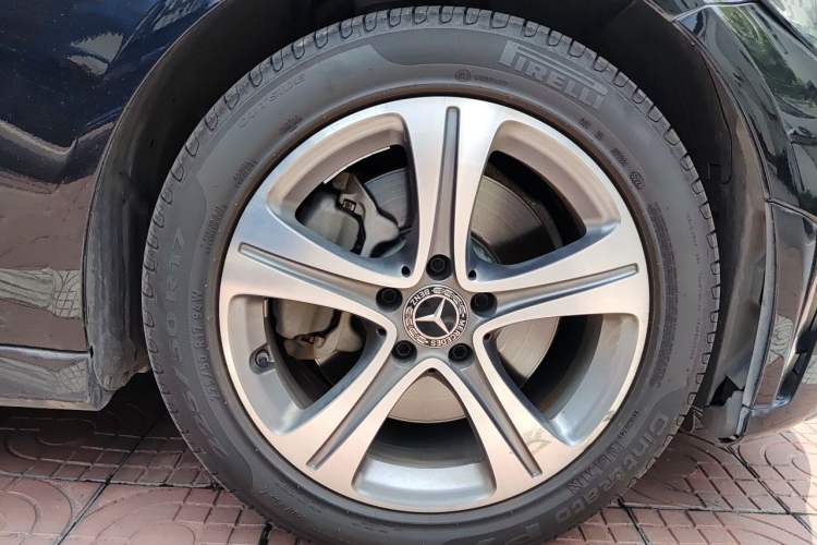 Used Mercedes-Benz C-Class 2020 Restyled C 260 L Sport Edition Right Front Wheel Hub