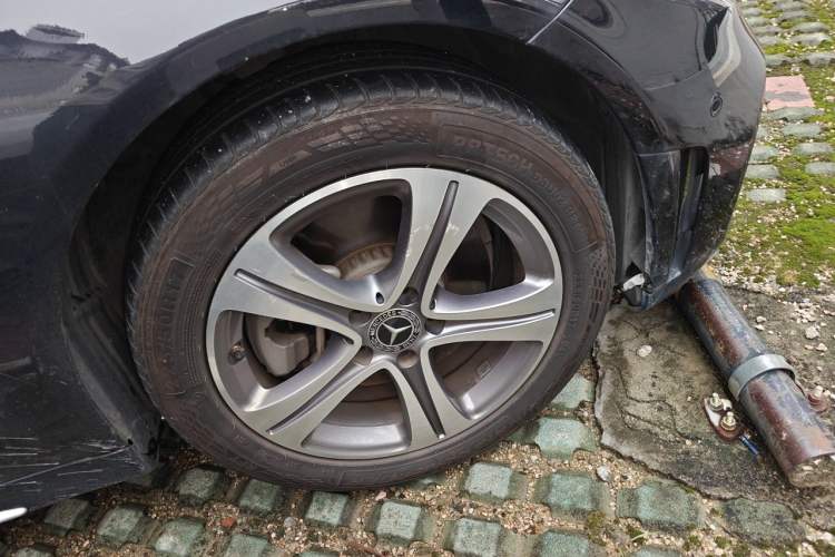 Used Mercedes-Benz C-Class 2020 Restyled C 260 L Sport Edition Right Front Wheel Hub