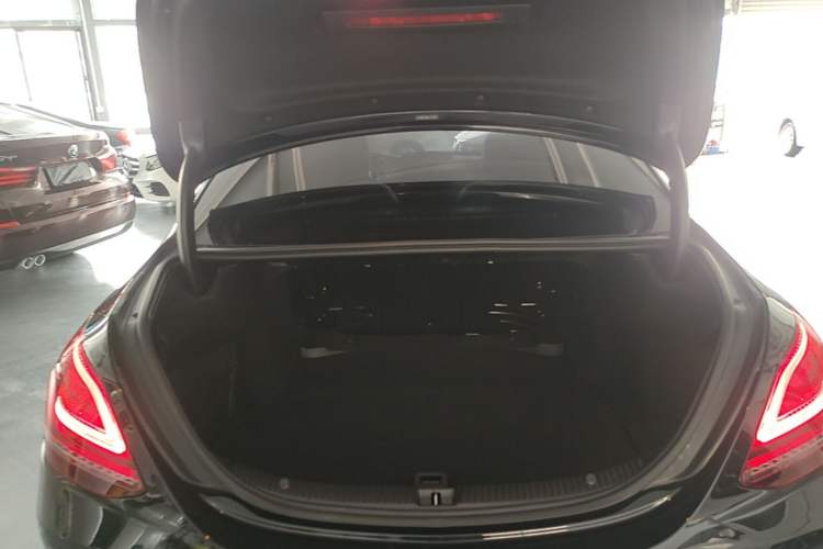 Used Mercedes-Benz C-Class 2020 C 260 L 4MATIC Trunk