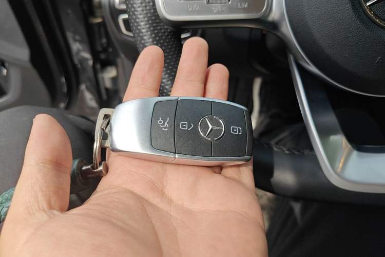 Used Mercedes-Benz C-Class 2020 C 260 L Sport Edition Vehicle Key