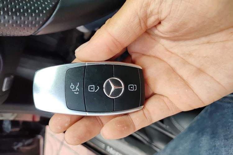 Used Mercedes-Benz C-Class 2020 Restyled C 260 L Sport Edition Vehicle Key