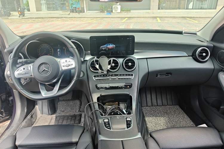 Used Mercedes-Benz C-Class 2020 Restyled C 200 L Fashion Edition Sport Version Center Console