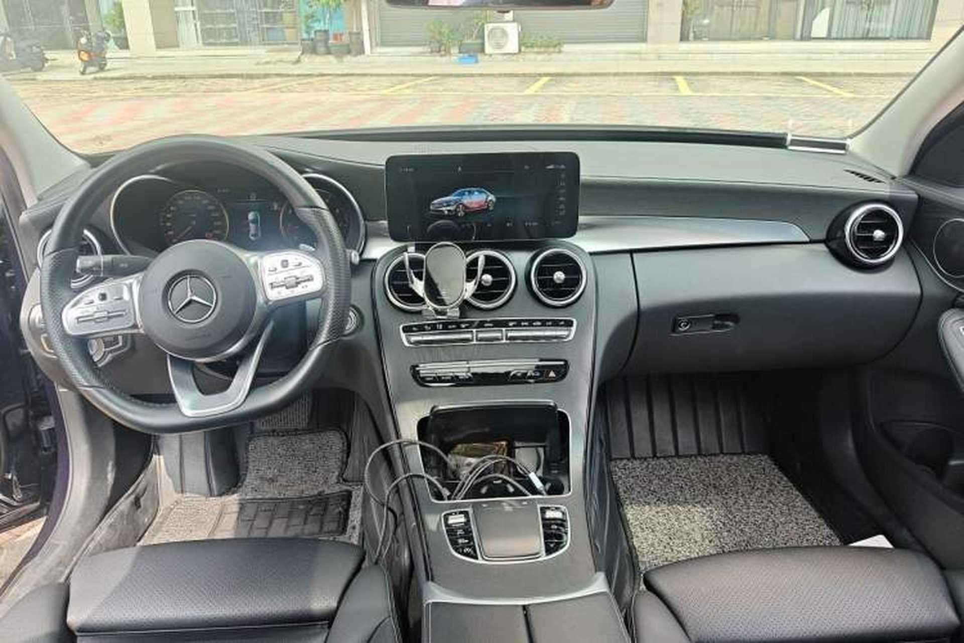 Used Mercedes-Benz C-Class 2020 Restyled C 200 L Fashion Edition Sport Version Center Console