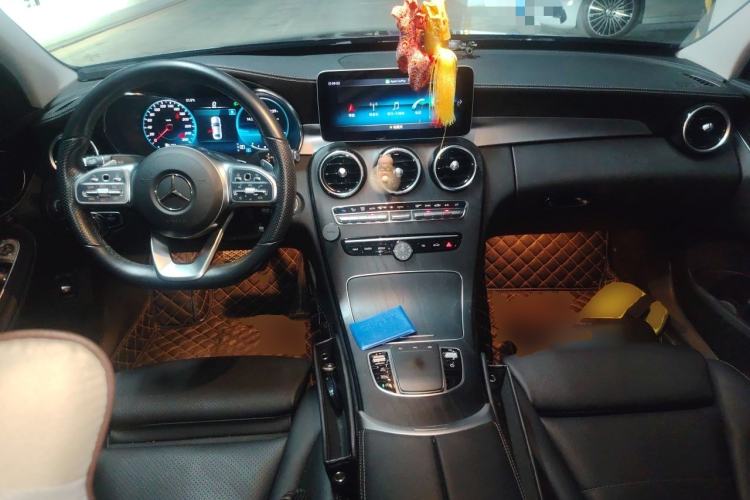 Used Mercedes-Benz C-Class 2020 C 200 L Fashion Edition Sport Version Center Console