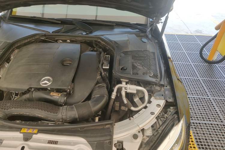 Used Mercedes-Benz C-Class 2020 Updated C 200 L Fashion Edition Engine Bay Left