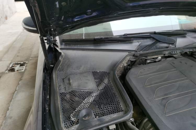 Used Mercedes-Benz C-Class 2020 C 260 L Sport Edition Engine Bay Right