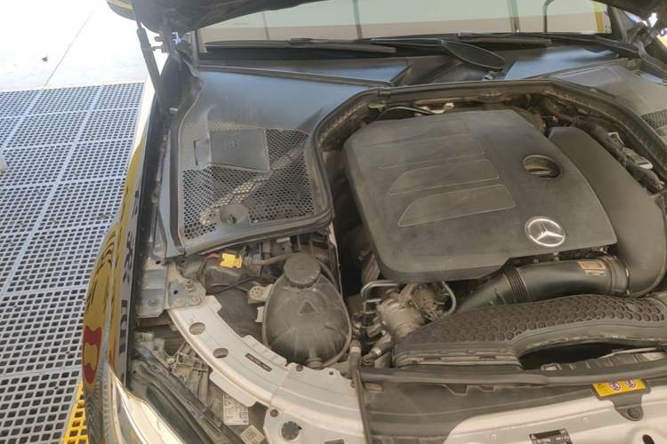 Used Mercedes-Benz C-Class 2020 Updated C 200 L Fashion Edition Engine Bay Right
