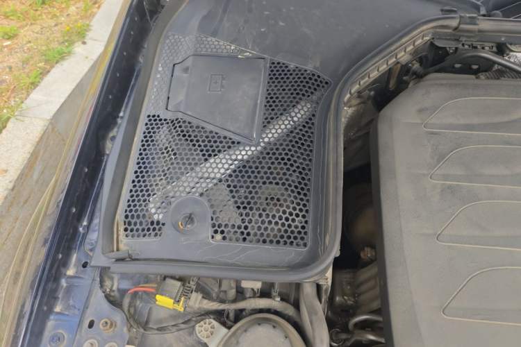 Used Mercedes-Benz C-Class 2020 C 260 L Sport Edition Engine Bay Right