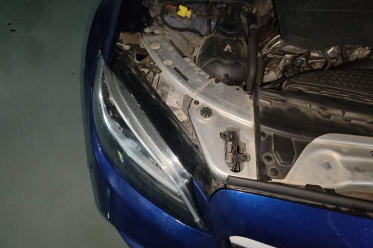 Used Mercedes-Benz C-Class 2020 C 260 L Sport Edition Engine Bay Right