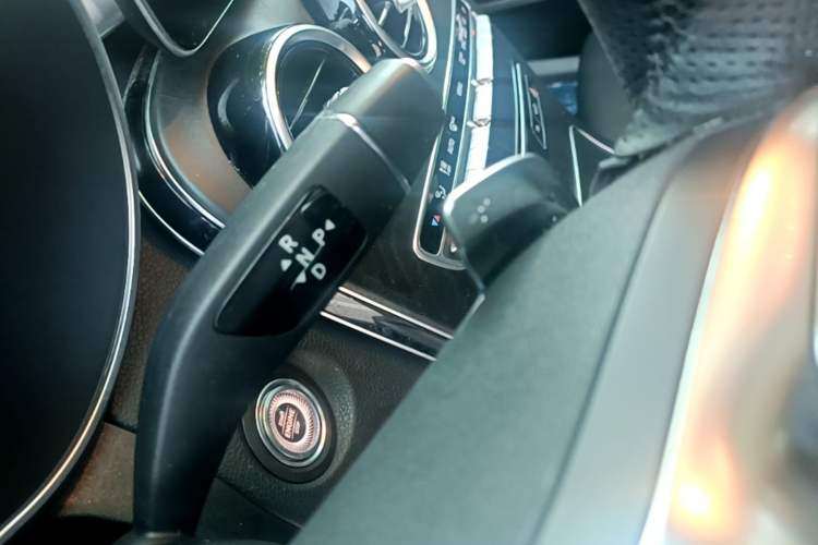Used Mercedes-Benz C-Class 2020 C 260 L Sport Edition Gear Lever