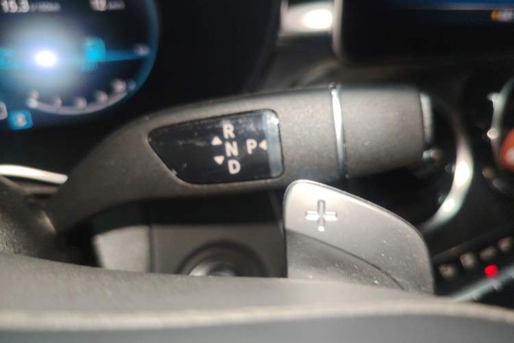 Used Mercedes-Benz C-Class 2020 C 200 L Fashion Edition Sport Version Gear Lever