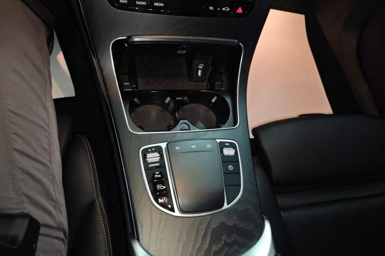 Used Mercedes-Benz C-Class 2020 Restyled C 260 L Sport Edition Gear Lever