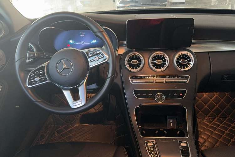 Used Mercedes-Benz C-Class 2020 Facelifted C 260 Estate Interior 3