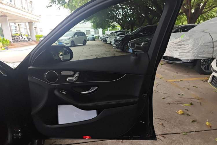 Used Mercedes-Benz C-Class 2020 Facelifted C 260 Estate Interior 5