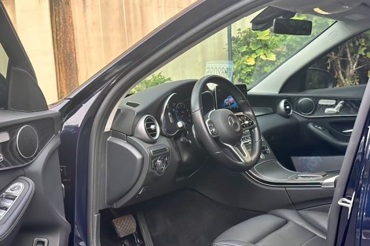Used Mercedes-Benz C-Class 2020 Facelifted C 260 Estate Interior 6