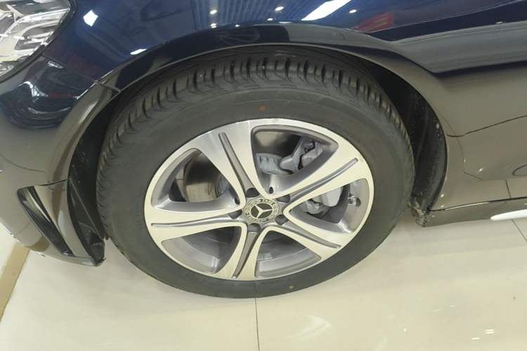 Used Mercedes-Benz C-Class 2020 Restyled C 260 L Sport Edition Left Front Wheel Hub