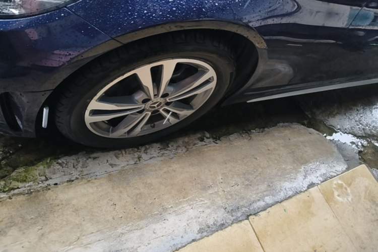 Used Mercedes-Benz C-Class 2020 C 200 L Fashion Edition Sport Version Left Front Wheel Hub