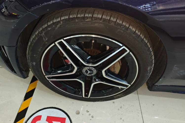 Used Mercedes-Benz C-Class 2020 C 260 Coupe Left Front Wheel Hub