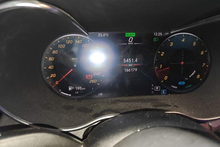 Used Mercedes-Benz C-Class 2020 Restyled C 260 L Sport Edition Odometer Close Up