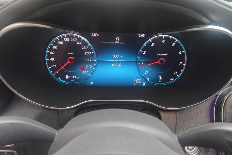 Used Mercedes-Benz C-Class 2020 C 200 L Fashion Edition Sport Version Odometer Close Up