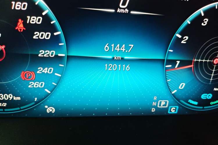 Used Mercedes-Benz C-Class 2020 Restyled C 260 L Sport Edition Odometer Close Up