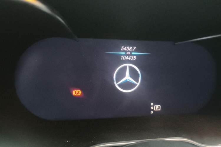 Used Mercedes-Benz C-Class 2020 Restyled C 200 L Fashion Edition Sport Version Odometer Close Up
