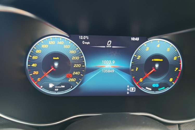 Used Mercedes-Benz C-Class 2020 C 260 L Sport Edition Odometer Close Up