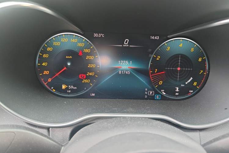 Used Mercedes-Benz C-Class 2020 Restyled C 200 L Fashion Edition Sport Version Odometer Close Up