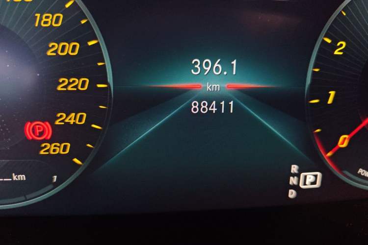 Used Mercedes-Benz C-Class 2020 Restyled C 260 L Sport Edition Odometer Close Up