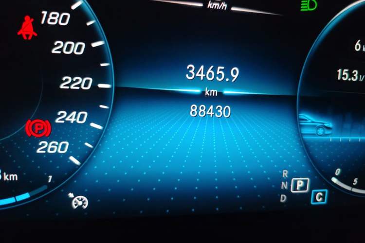 Used Mercedes-Benz C-Class 2020 C 200 L Fashion Edition Sport Version Odometer Close Up