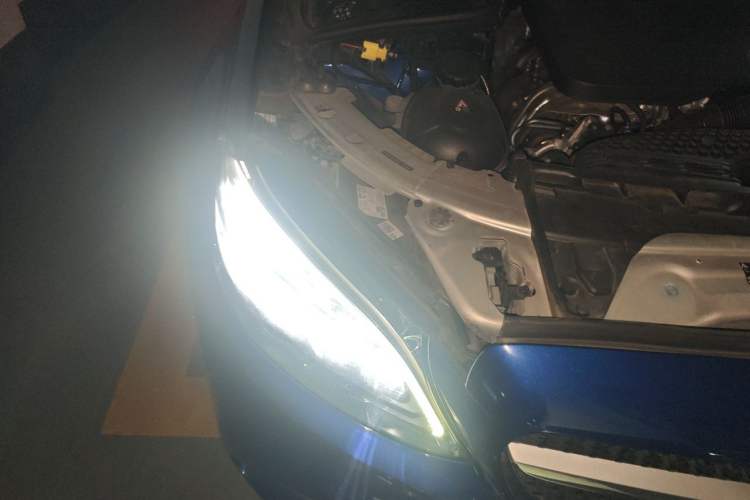 Used Mercedes-Benz C-Class 2020 C 200 L Fashion Edition Sport Version Right Front Headlight