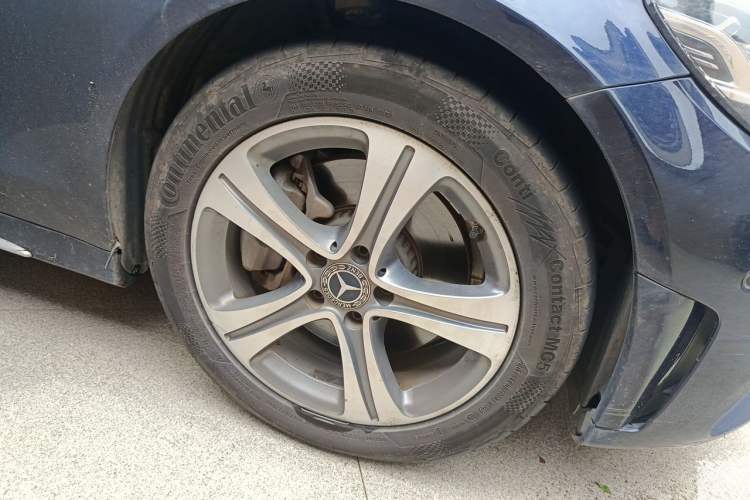 Used Mercedes-Benz C-Class 2020 Restyled C 260 L Sport Edition Right Front Wheel Hub