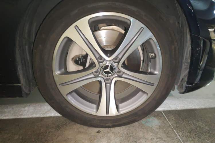 Used Mercedes-Benz C-Class 2020 Restyled C 260 L Sport Edition Right Front Wheel Hub