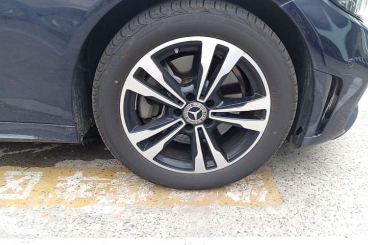 Used Mercedes-Benz C-Class 2020 C 260 Sport Edition Right Front Wheel Hub