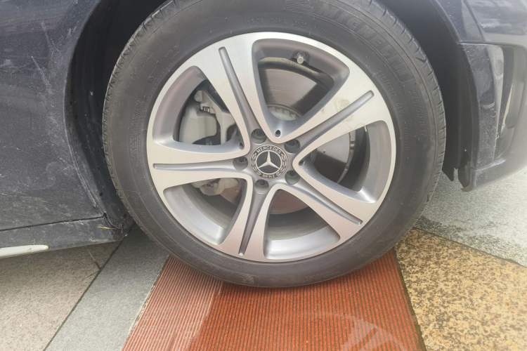 Used Mercedes-Benz C-Class 2020 Restyled C 260 L Sport Edition Right Front Wheel Hub