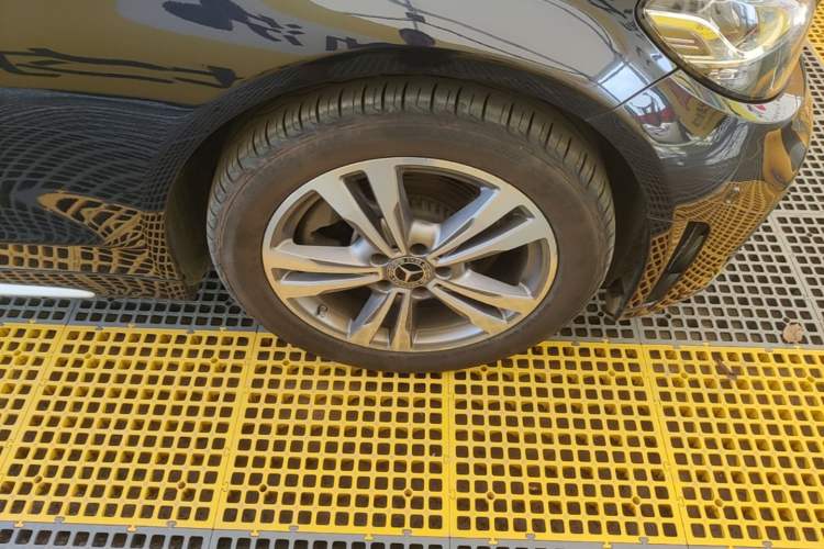 Used Mercedes-Benz C-Class 2020 Updated C 200 L Fashion Edition Right Front Wheel Hub