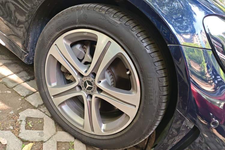Used Mercedes-Benz C-Class 2020 Restyled C 260 L Sport Edition Right Front Wheel Hub
