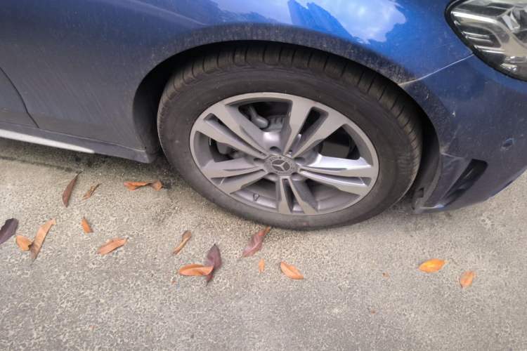 Used Mercedes-Benz C-Class 2020 Restyled C 200 L Fashion Edition Sport Version Right Front Wheel Hub