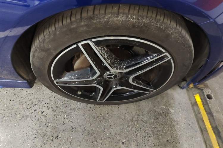 Used Mercedes-Benz C-Class 2020 C 260 Coupe Right Front Wheel Hub