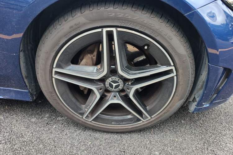 Used Mercedes-Benz C-Class 2020 C 260 Coupe Right Front Wheel Hub