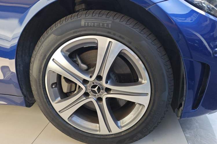 Used Mercedes-Benz C-Class 2020 Restyled C 260 L Sport Edition Right Front Wheel Hub