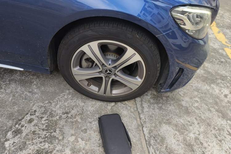 Used Mercedes-Benz C-Class 2020 Restyled C 260 L Sport Edition Right Front Wheel Hub