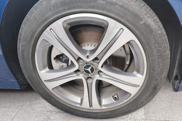 Used Mercedes-Benz C-Class 2020 Restyled C 260 L Sport Edition Right Front Wheel Hub